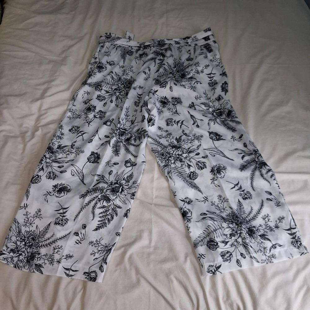 Talbots Cropped Wide Leg Satin Belted Pullon Pants Size PXL  White Black Floral - Picture 3 of 13